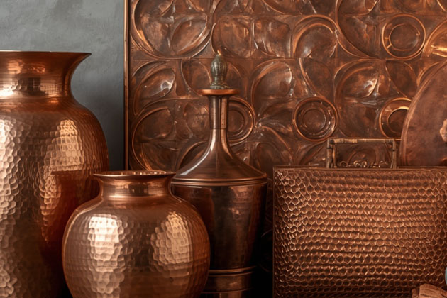 plat tembaga terbukti lebih awet, tahan lama, serta mudah dibentuk.