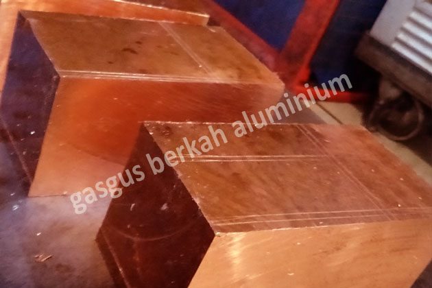 plat tembaga juga di kenal memiliki daya hantar listrik dan panas yang sangat baik
